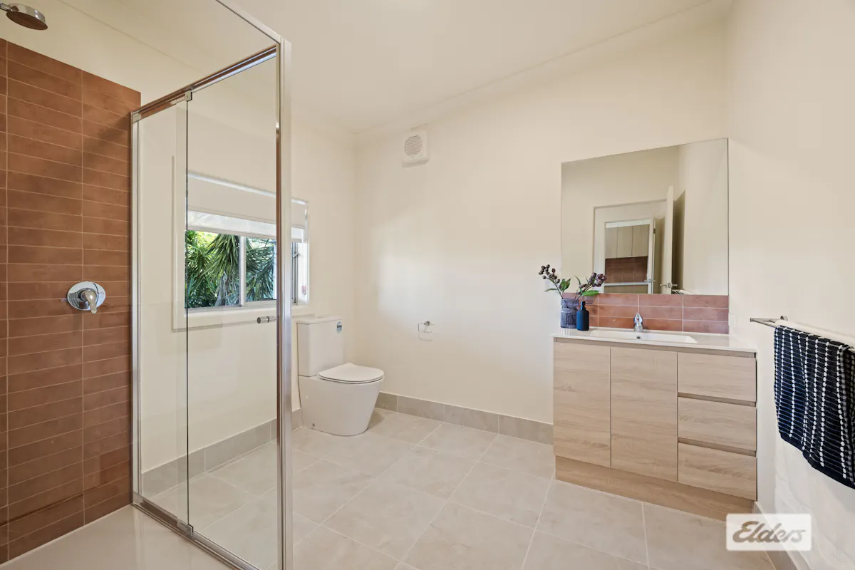 303 Clarence Street — photo 13 of 17
