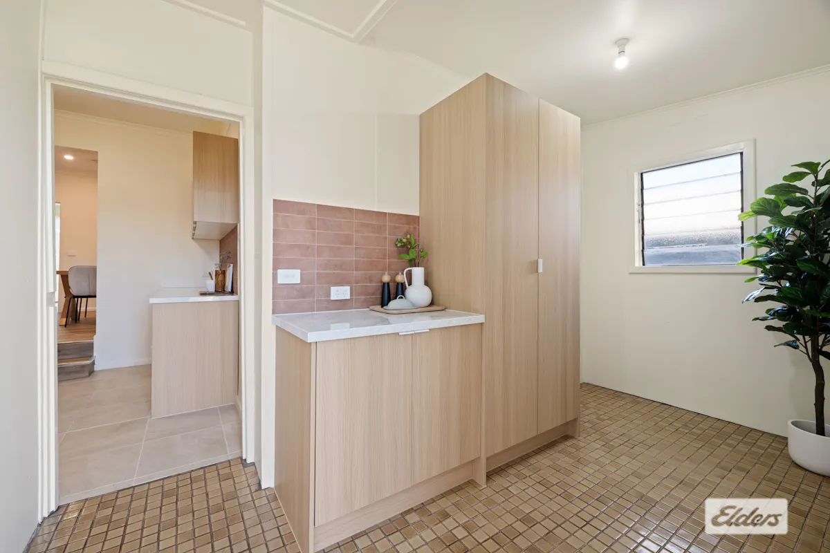 303 Clarence Street — photo 12 of 17