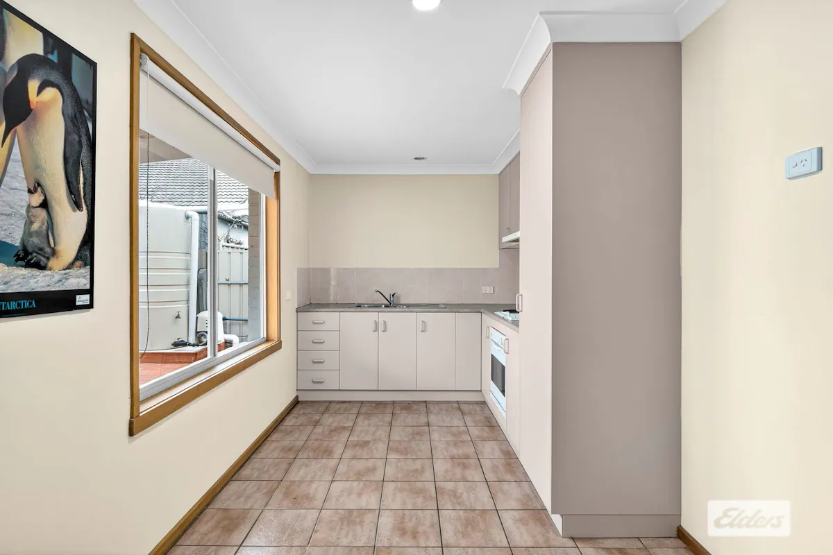 548 Thurgoona Street — photo 2 of 14