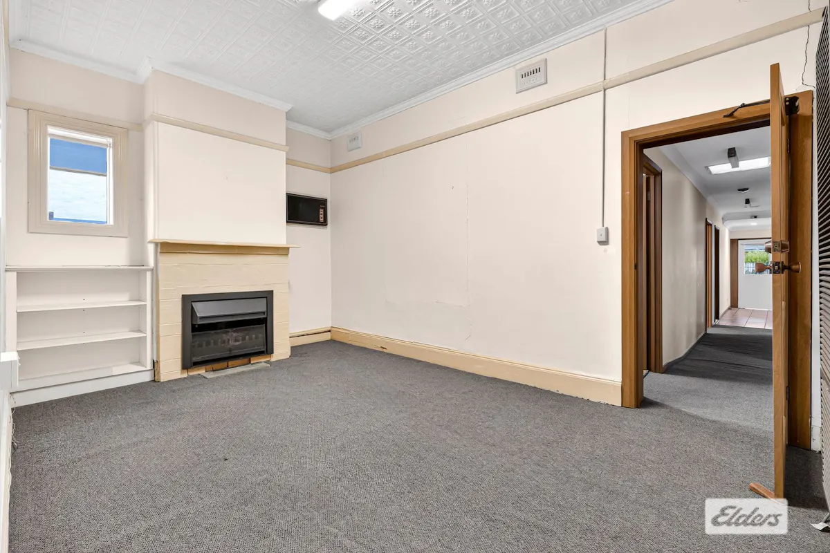 548 Thurgoona Street — photo 3 of 14