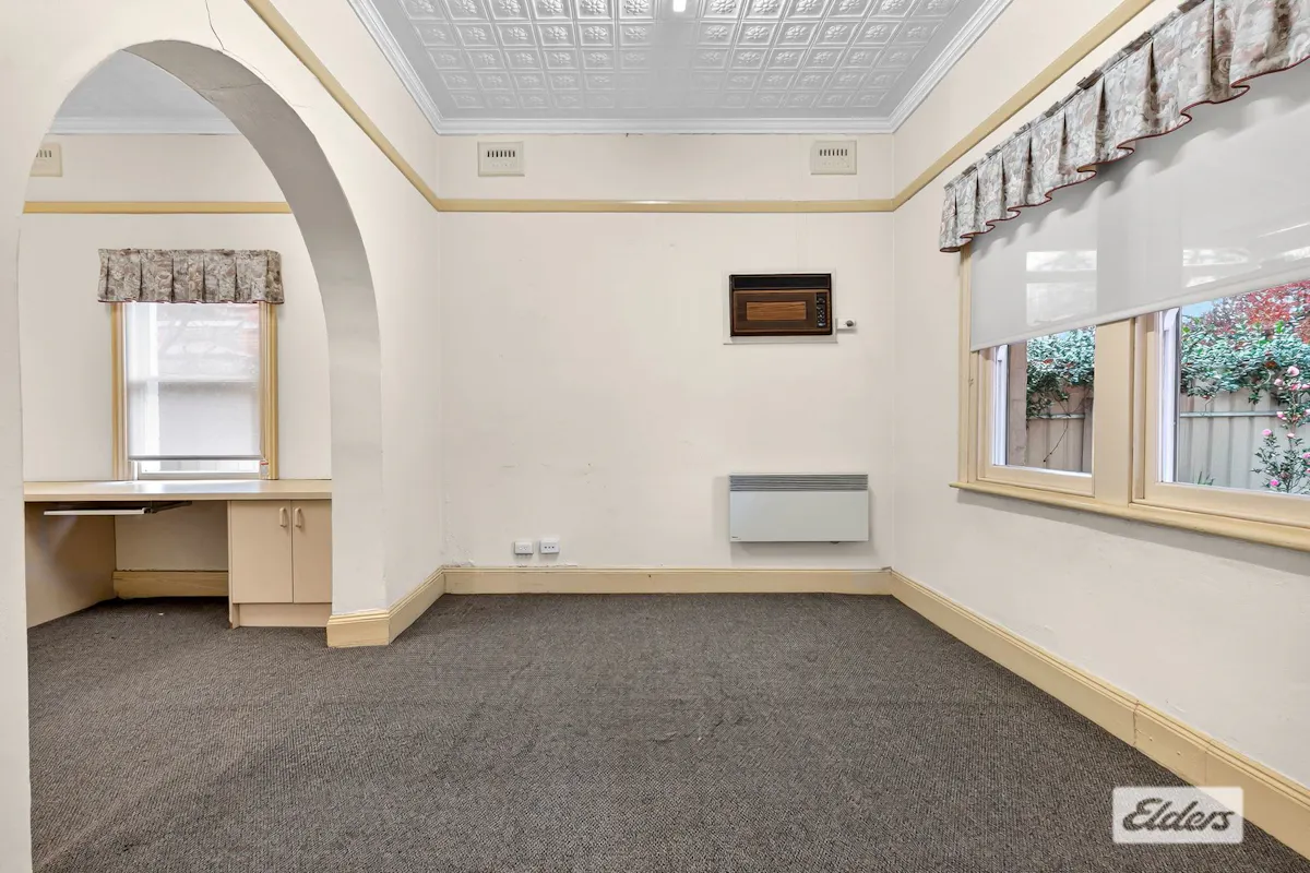 548 Thurgoona Street — photo 4 of 14