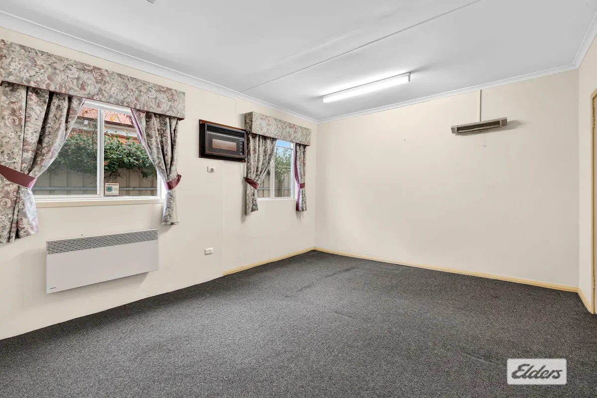 548 Thurgoona Street — photo 5 of 14