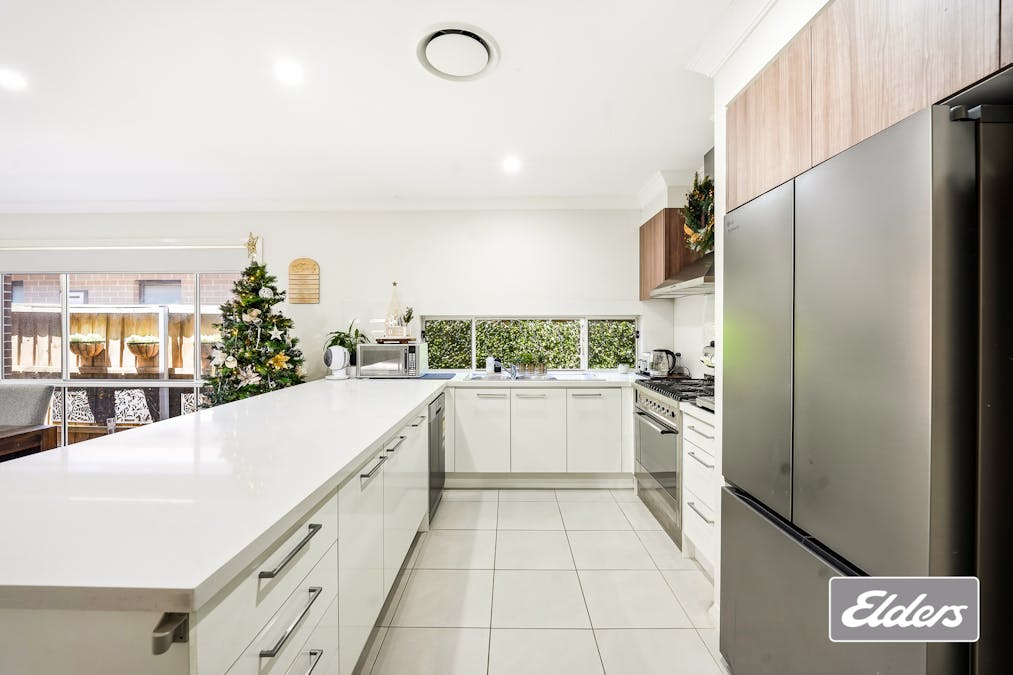 15 Sugarloaf Crescent, Colebee, NSW, 2761 - Image 2