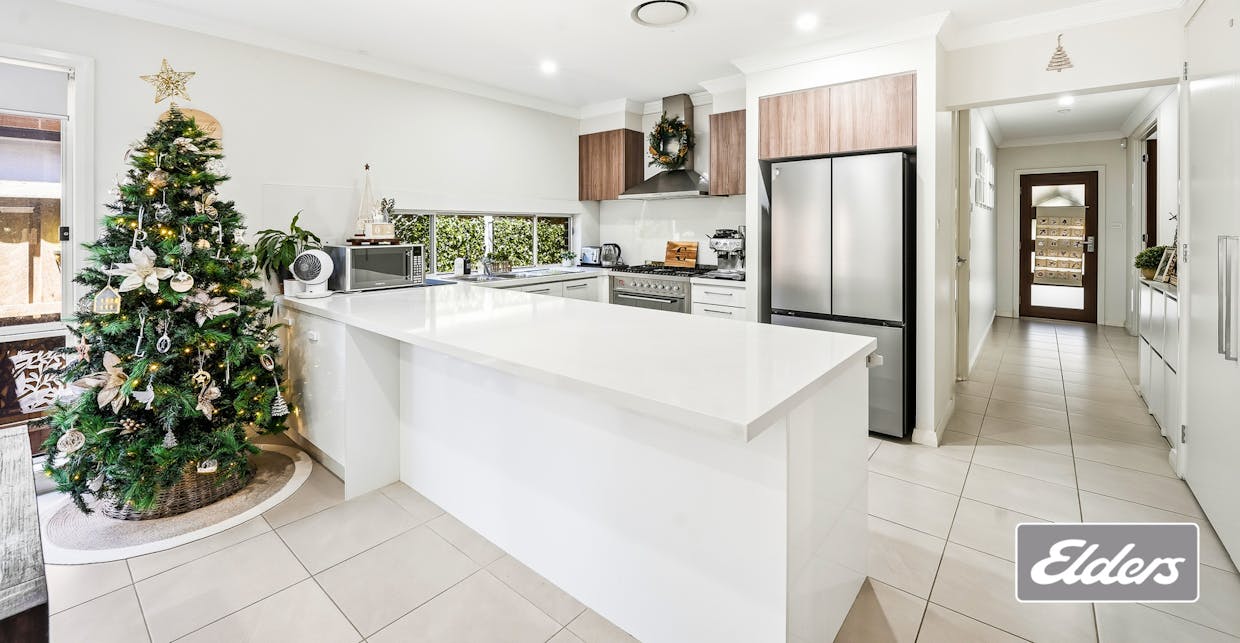 15 Sugarloaf Crescent, Colebee, NSW, 2761 - Image 3