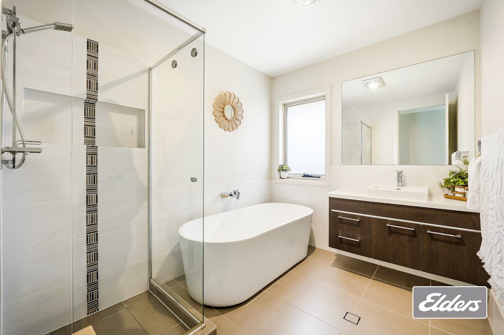 15 Sugarloaf Crescent, Colebee, NSW, 2761 - Image 7