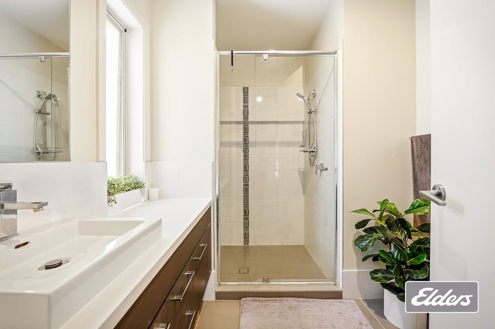 15 Sugarloaf Crescent, Colebee, NSW, 2761 - Image 11