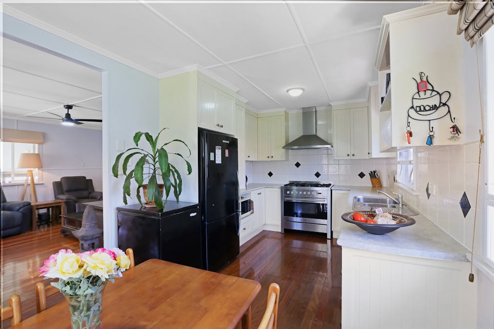 27 BLACKBUTT Street, Blackbutt, QLD, 4314 - Image 3