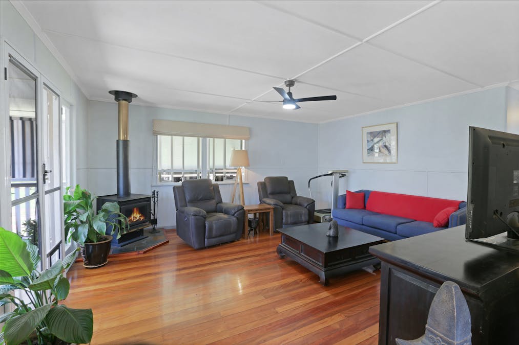 27 BLACKBUTT Street, Blackbutt, QLD, 4314 - Image 6