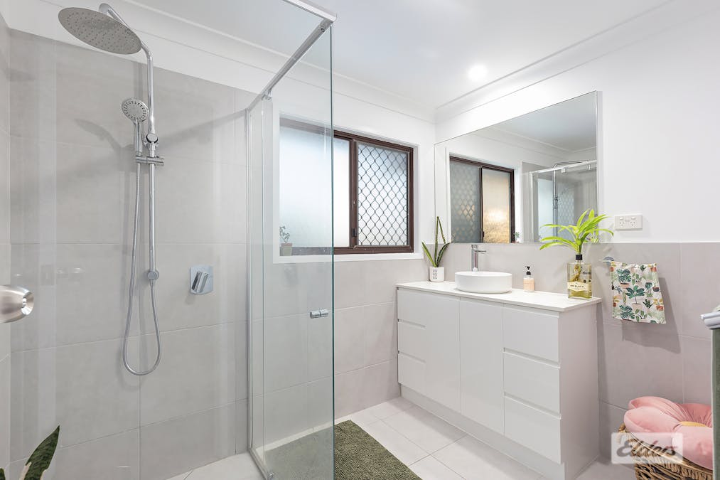 4 Sandra Court, Redland Bay, QLD, 4165 - Image 13