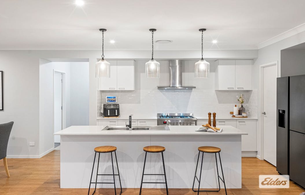 30 Vanstone Way, Redland Bay, QLD, 4165 - Image 3