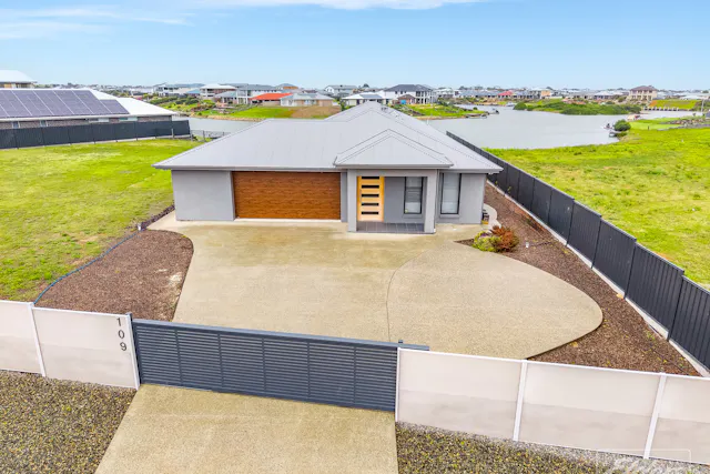 109 Victoria Parade — photo from Elders Real Estate Goolwa