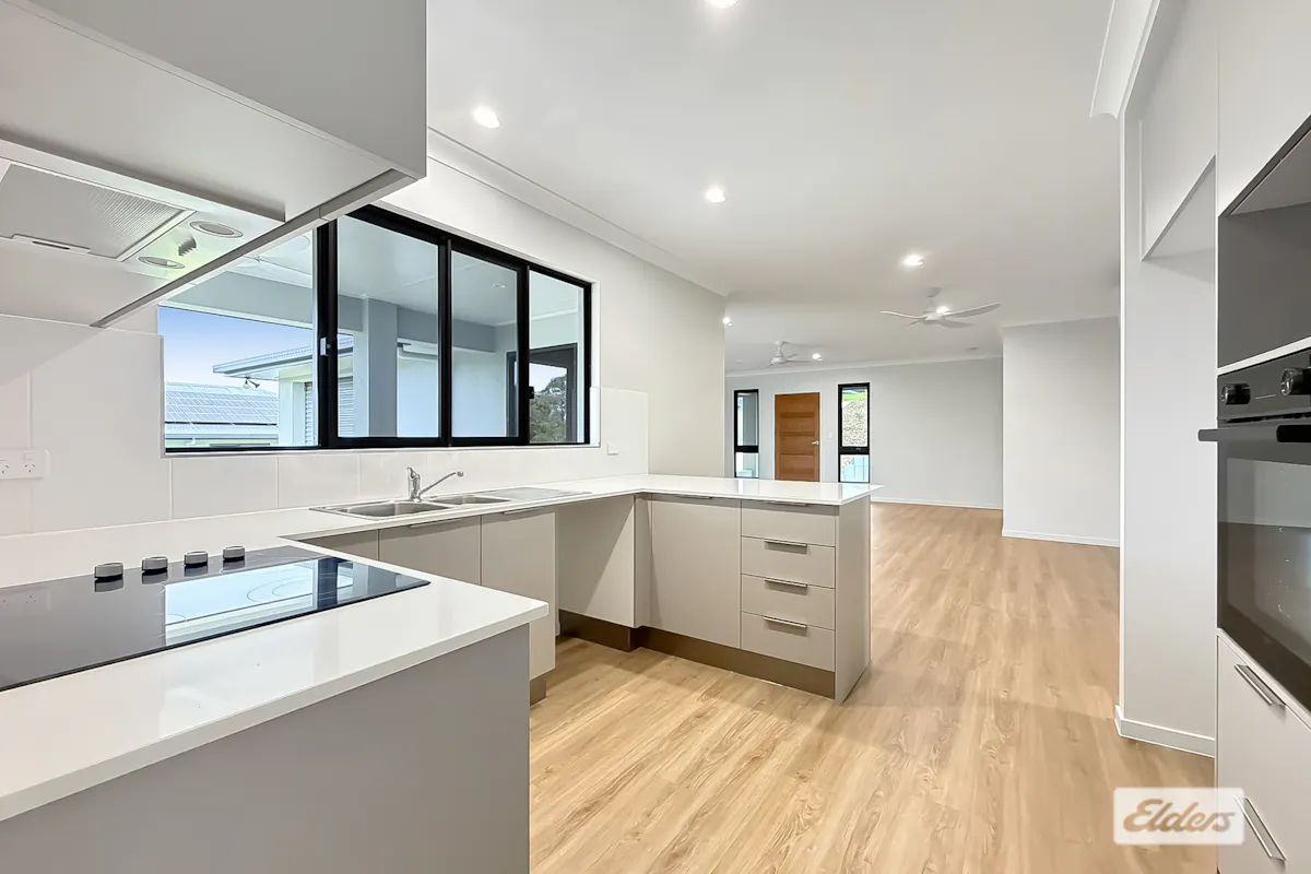 12 Redberry Close — photo 2 of 16