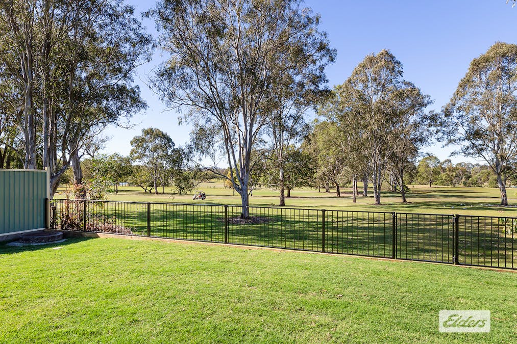 27 Fairway Drive, Meadowbrook, QLD, 4131 - Image 14