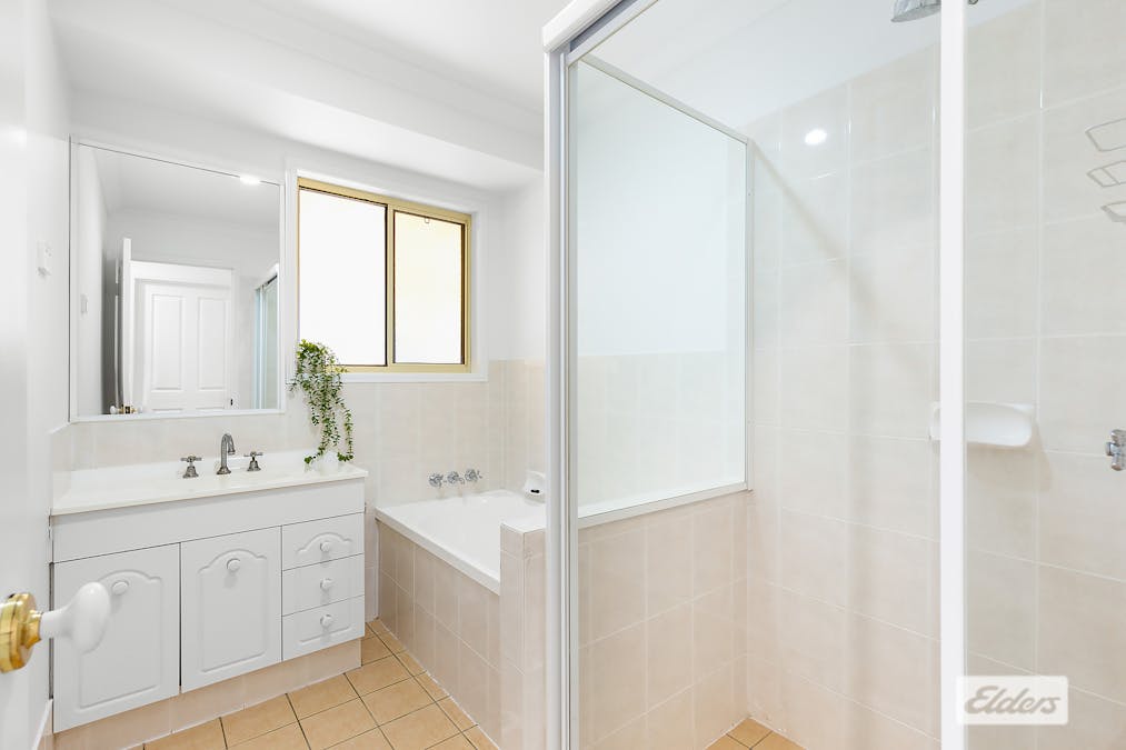 27 Fairway Drive, Meadowbrook, QLD, 4131 - Image 10