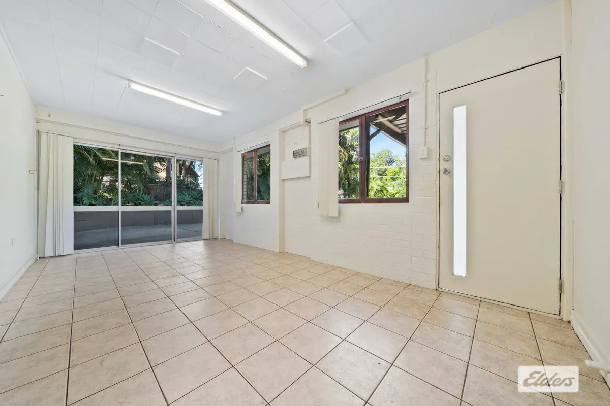 21 Sheridan Crescent — photo 4 of 9