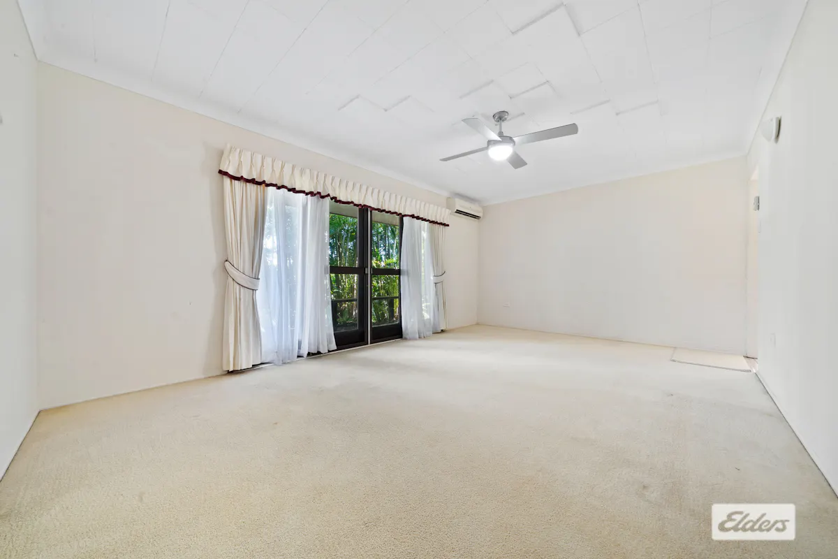 21 Sheridan Crescent — photo 6 of 9