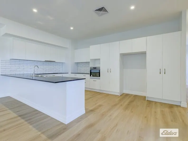 1/109-111 Logan Street — photo 3 of 14