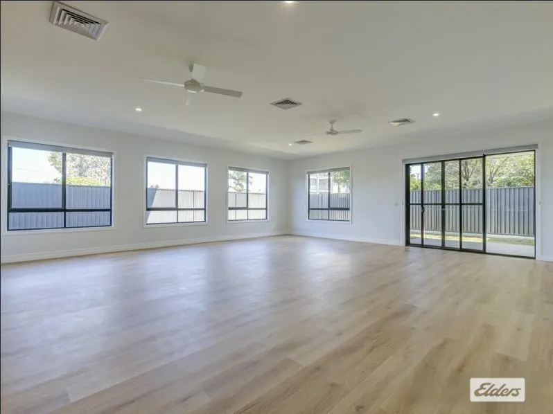 1/109-111 Logan Street — photo 4 of 14