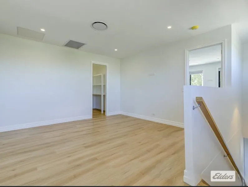 1/109-111 Logan Street — photo 5 of 14