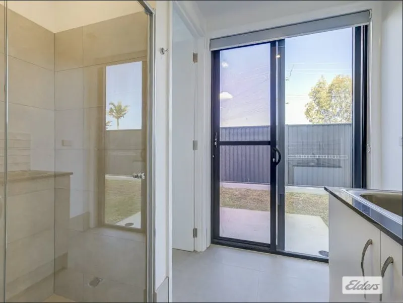 1/109-111 Logan Street — photo 6 of 14