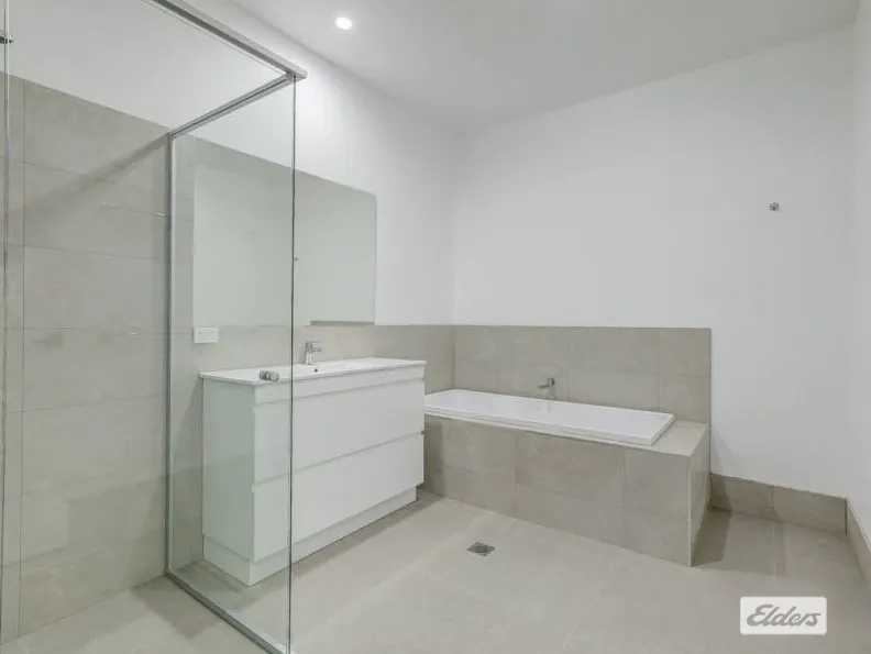 1/109-111 Logan Street — photo 8 of 14
