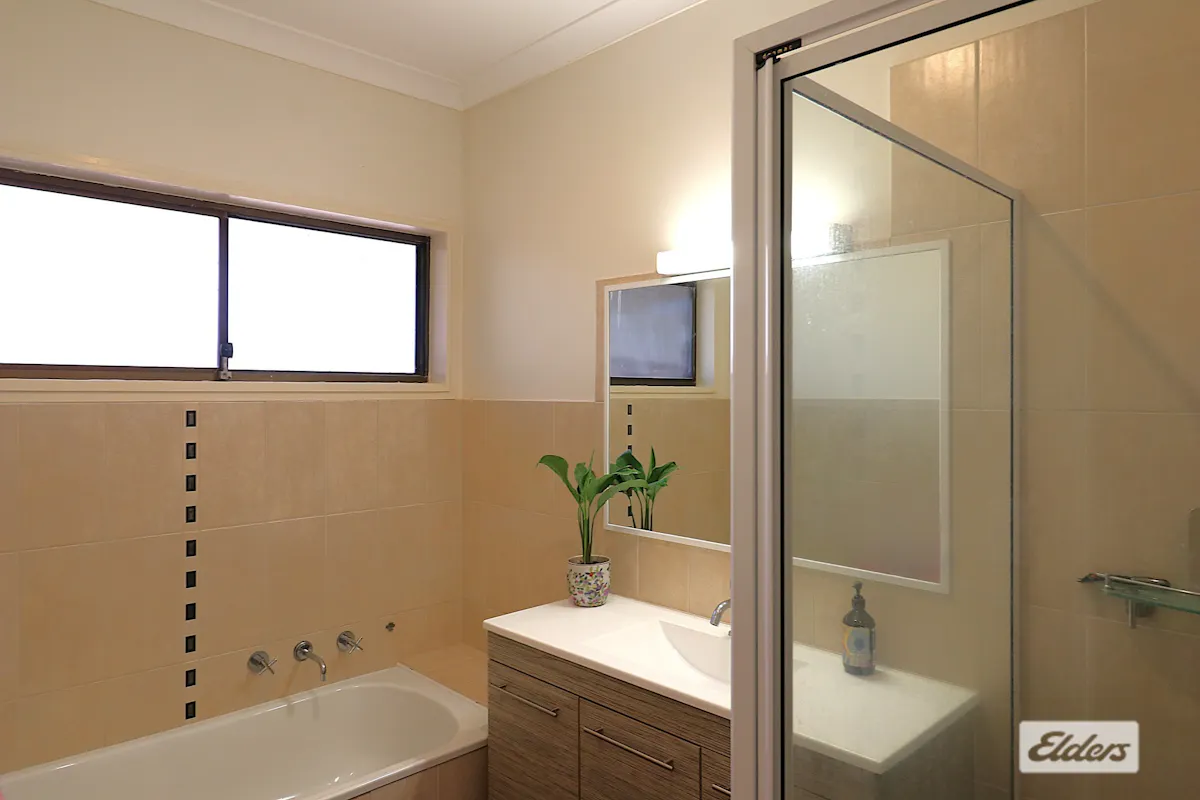 43 Holtze Crescent — photo 3 of 11