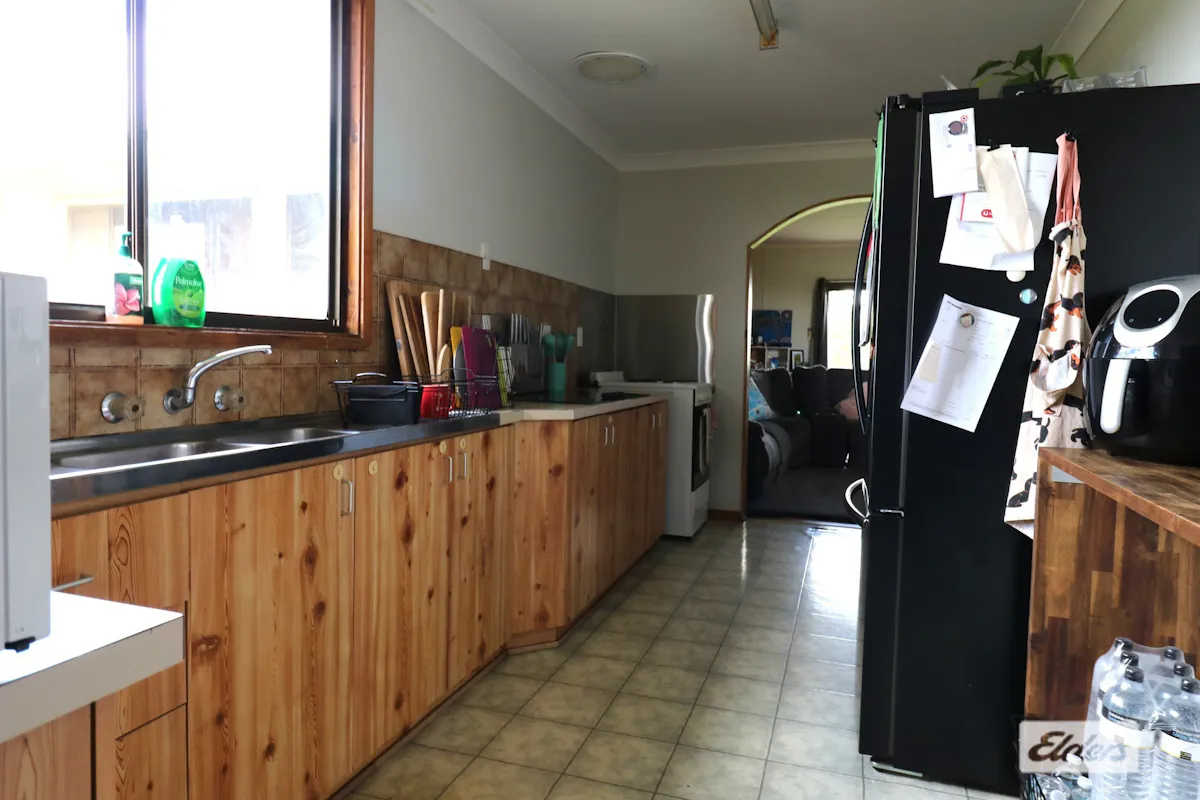 214 Victoria Highway — photo 5 of 11