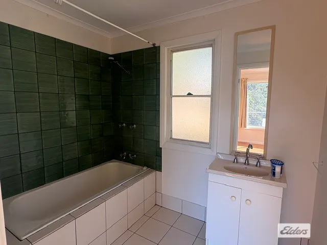22a Emerald Crescent — photo 3 of 3
