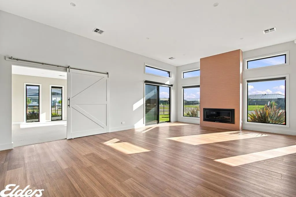 46 Dyer Avenue — photo 3 of 21