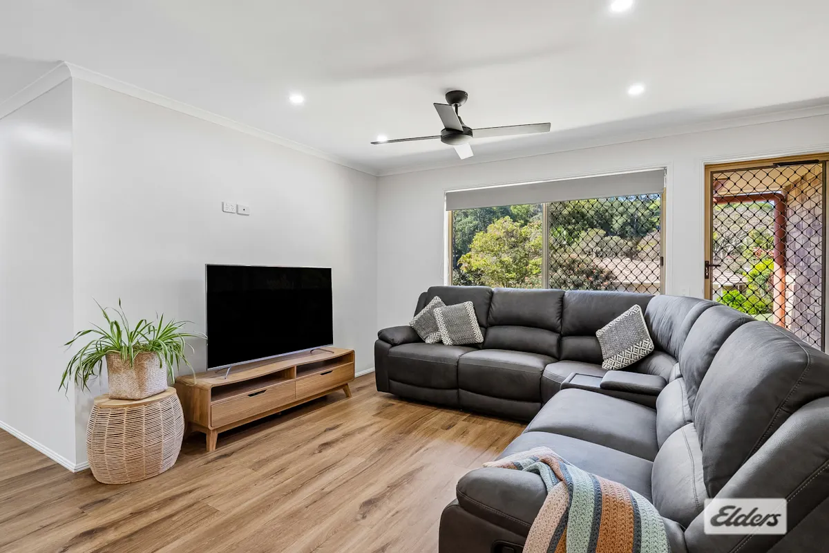 2/2 Lamington Way — photo 3 of 20