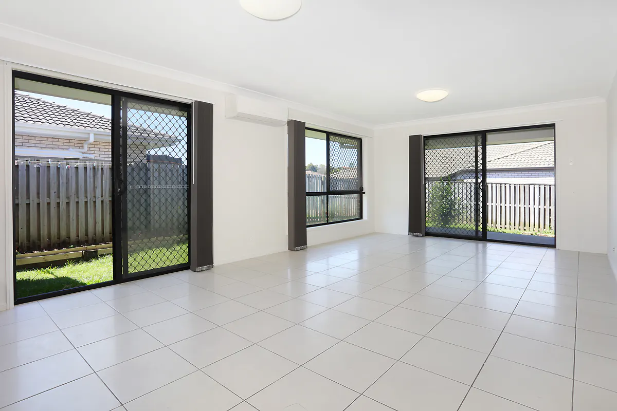 44 Oakbank Terrace — photo 8 of 26