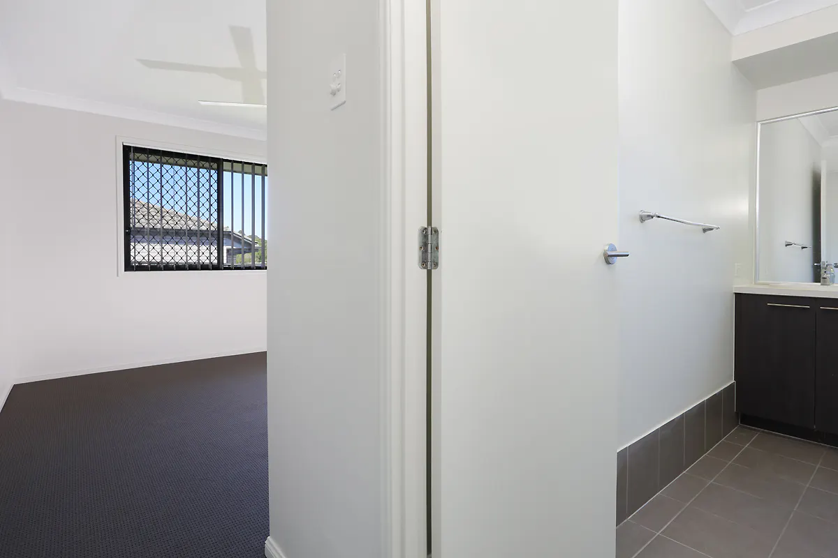 44 Oakbank Terrace — photo 12 of 26