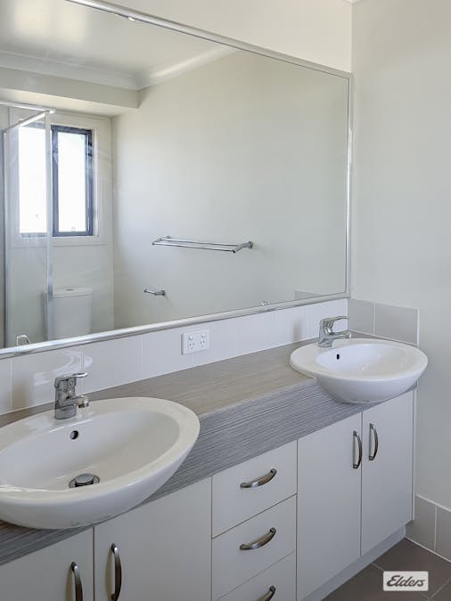 27 Bishop Drive, Miles, QLD, 4415 - Image 4