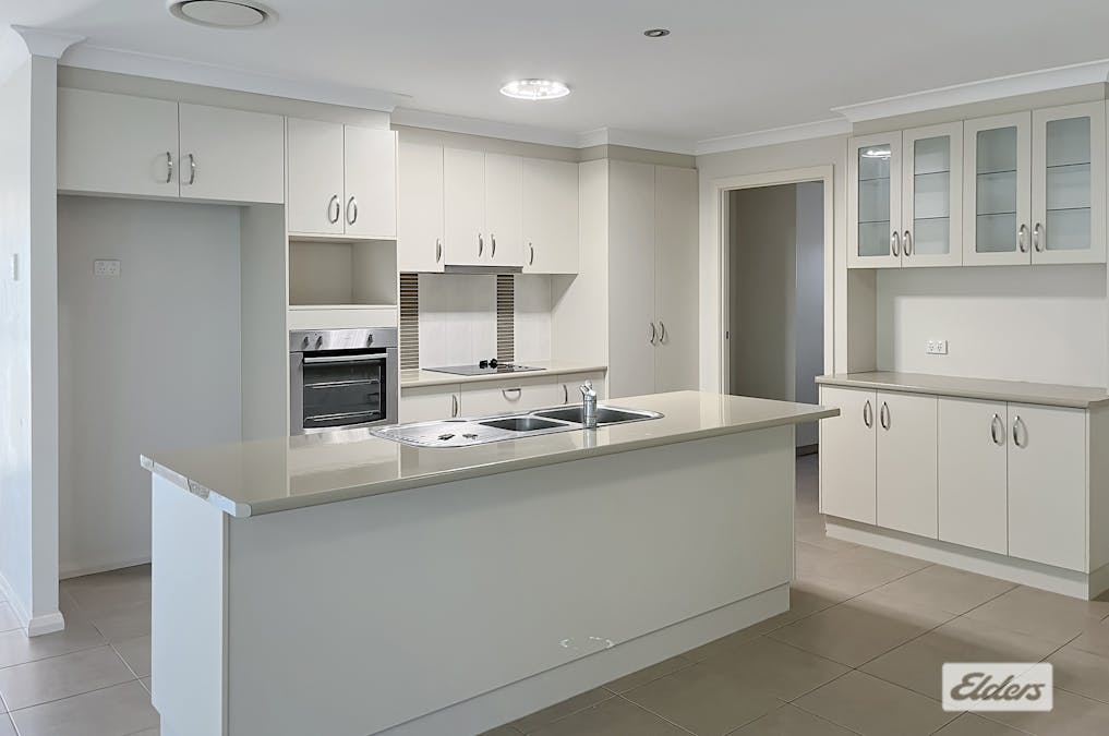 27 Bishop Drive, Miles, QLD, 4415 - Image 2