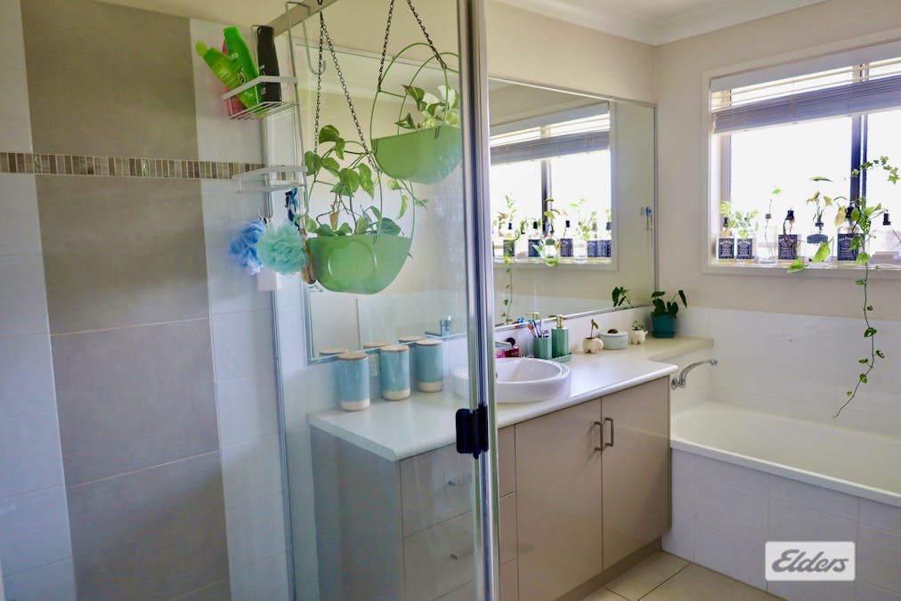 16 Vowles Street, Miles, QLD, 4415 - Image 5
