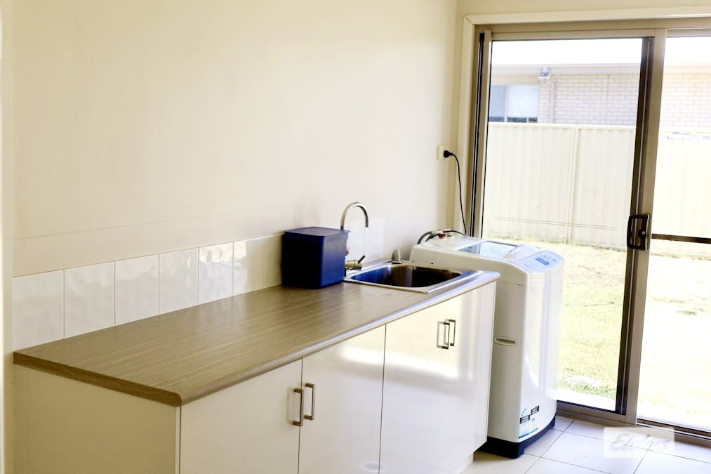 16 Vowles Street, Miles, QLD, 4415 - Image 9