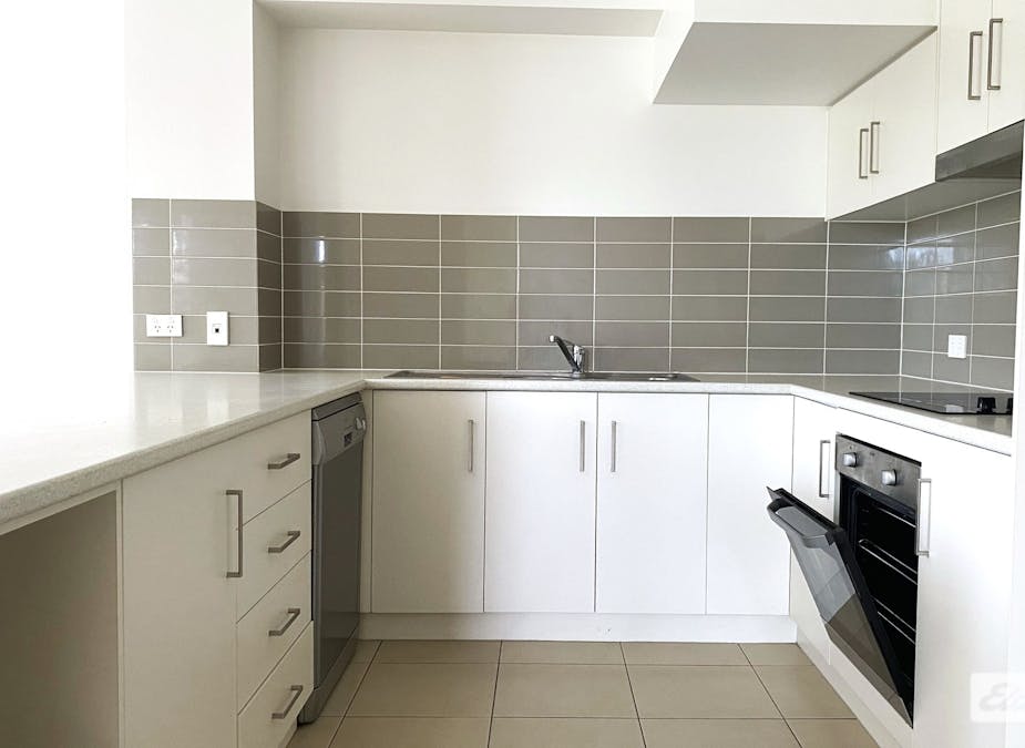 1&2/70  Marian Street, Miles, QLD, 4415 - Image 3
