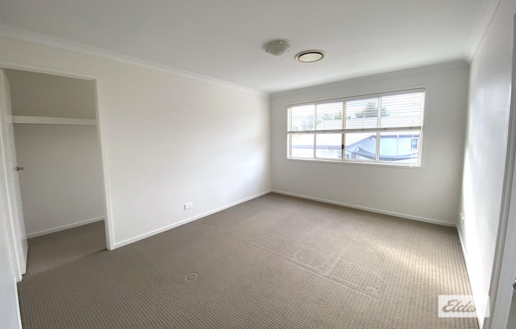 1&2/70  Marian Street, Miles, QLD, 4415 - Image 11