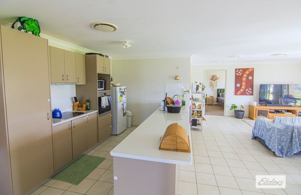12 Vowles Street, Miles, QLD, 4415 - Image 6