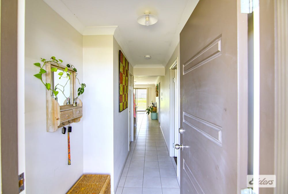 12 Vowles Street, Miles, QLD, 4415 - Image 4