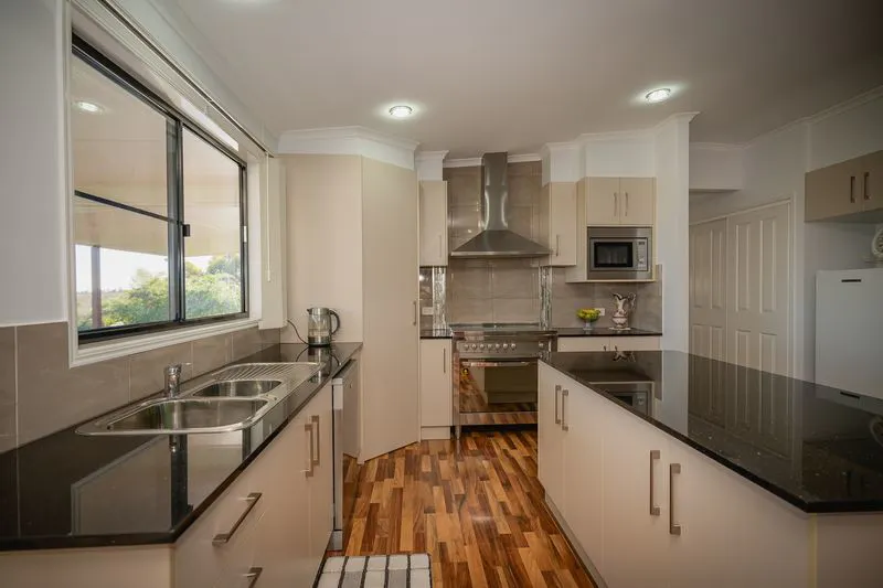 446 Bassett Lane, Roma, QLD, 4455 - Image 8