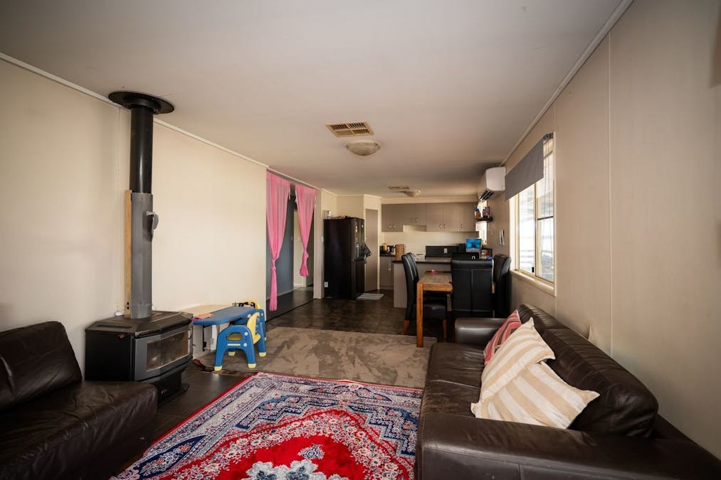 15 Robusta Drive, Roma, QLD, 4455 - Image 2