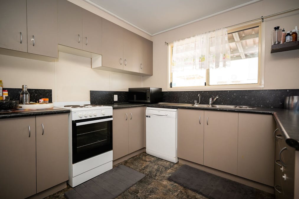 15 Robusta Drive, Roma, QLD, 4455 - Image 4