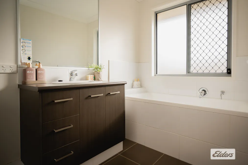 68 Taylor Street, Roma, QLD, 4455 - Image 16