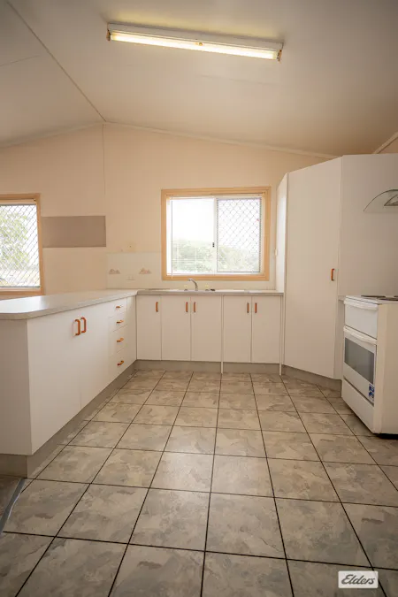 249 Northern Road, Roma, QLD, 4455 - Image 6