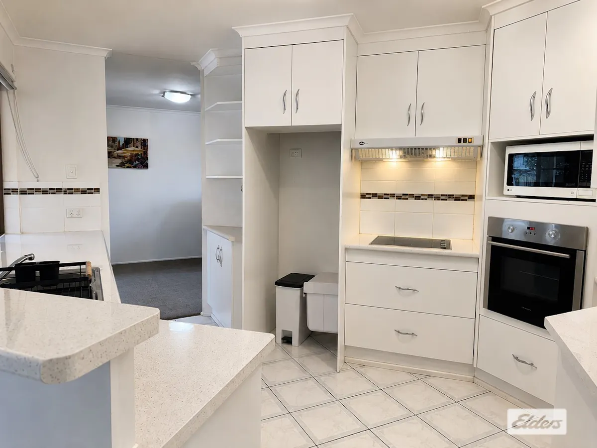 27 Zeller Street — photo 4 of 15