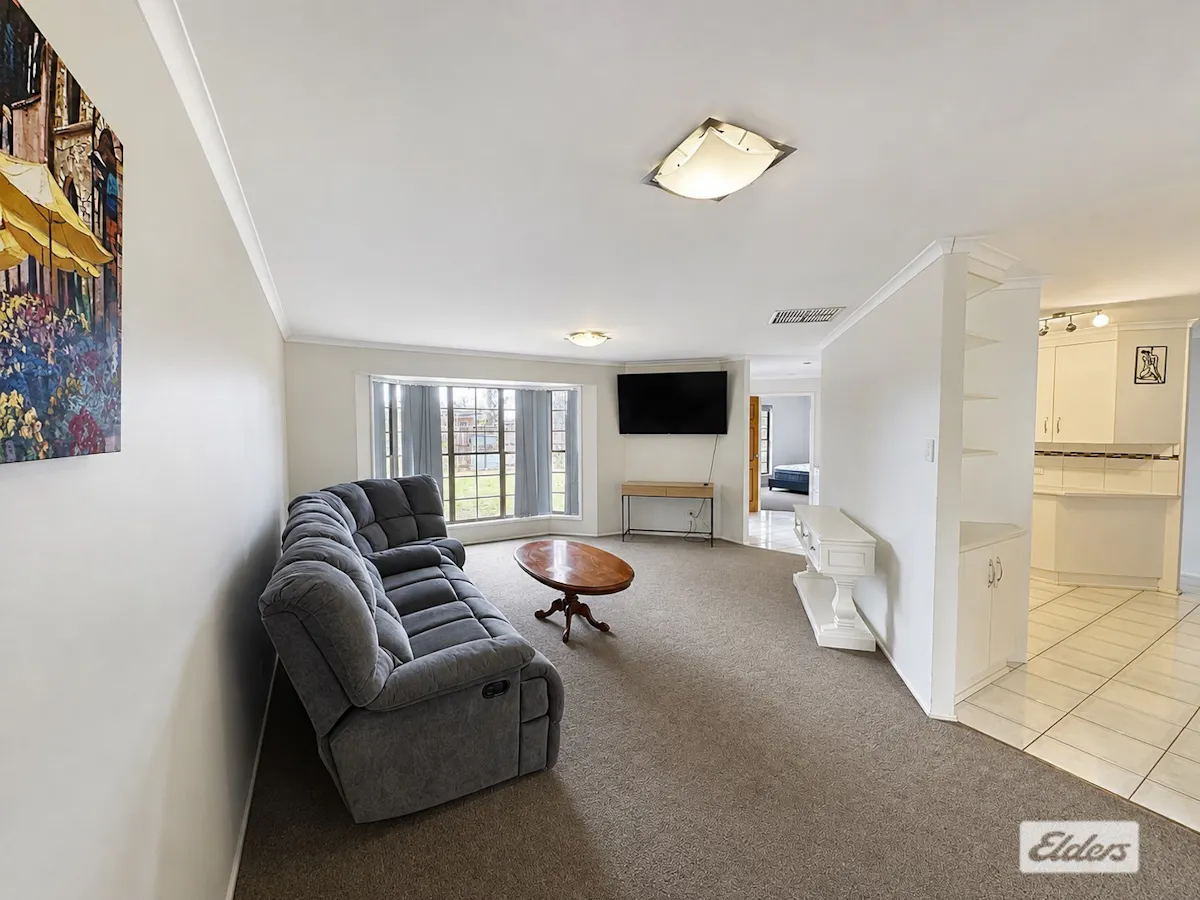 27 Zeller Street — photo 2 of 15