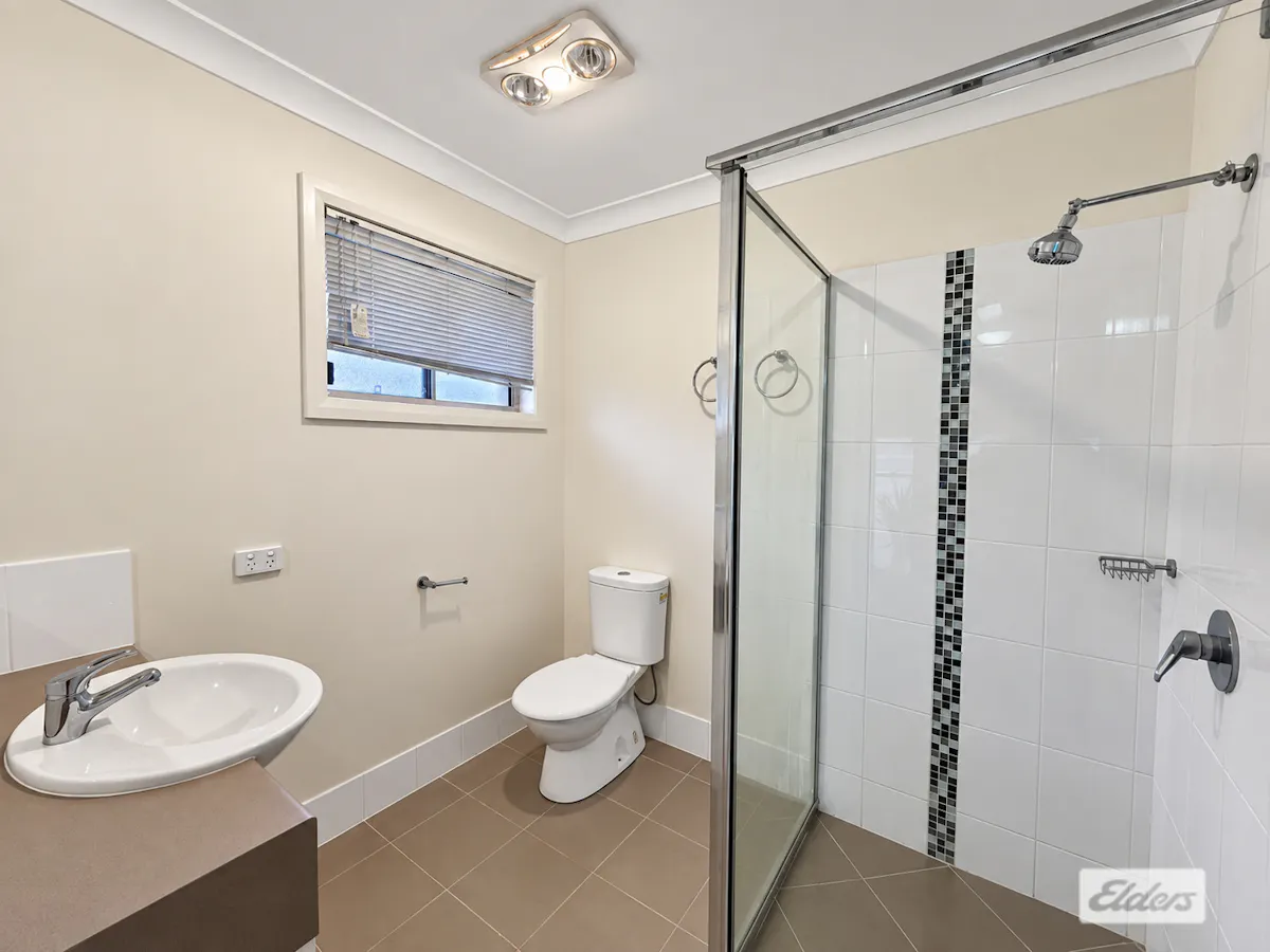 27 Racecourse Road — photo 4 of 18
