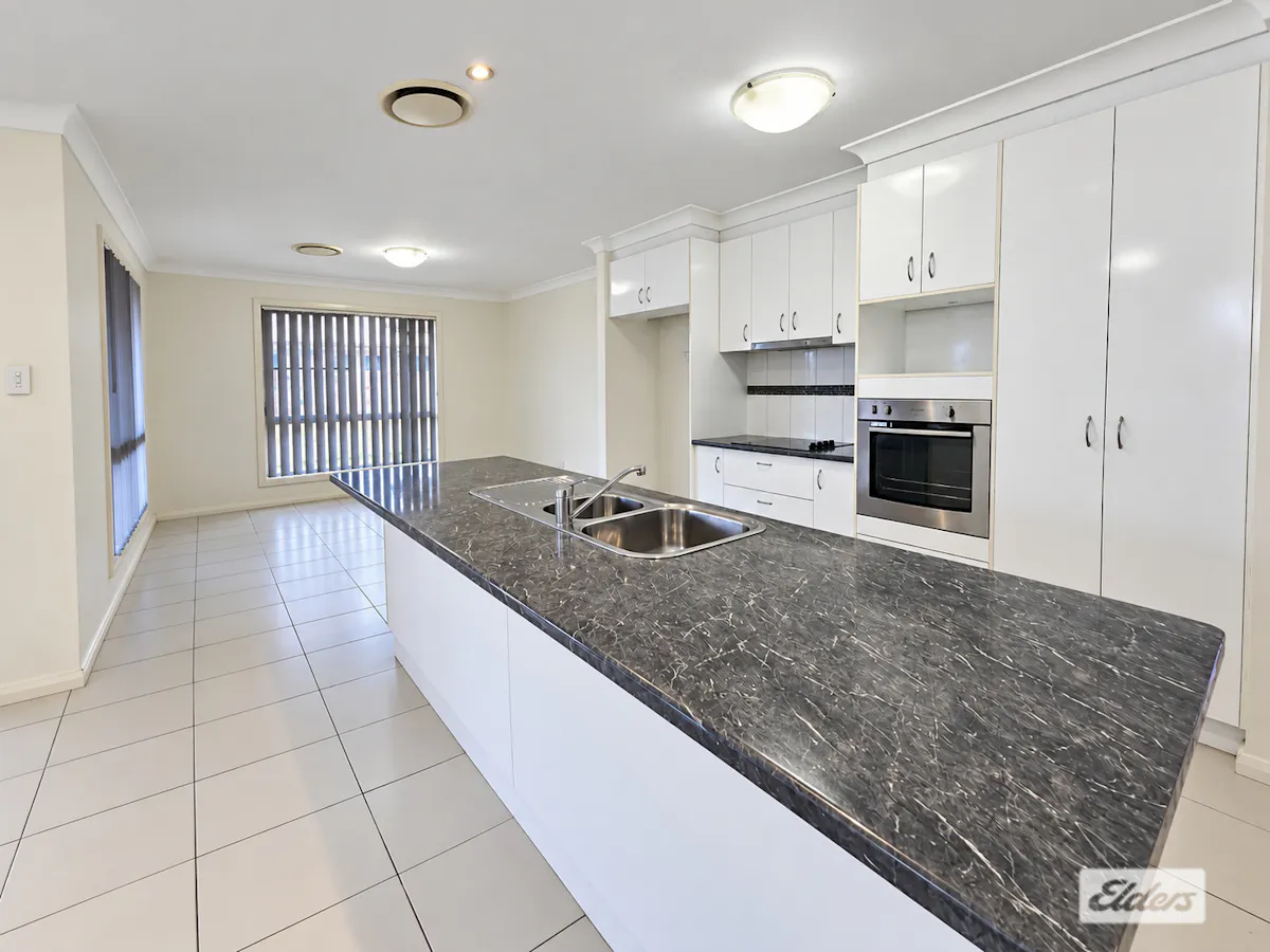 27 Racecourse Road — photo 7 of 18