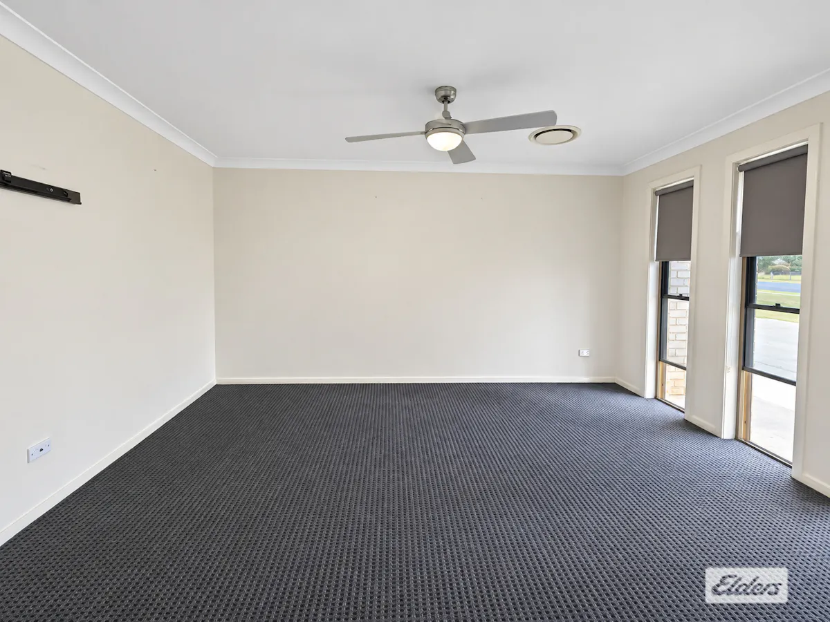 27 Racecourse Road — photo 5 of 18